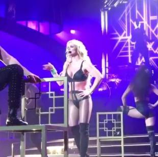 britney spears nipple slips out during las vegas concert 4988 9