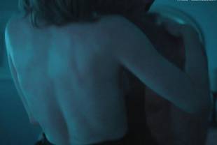 Nude carrie leftovers coon Carrie Coon