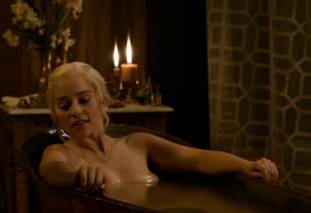emilia clarke nude out of the bath on game of thrones 2410 2