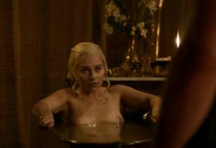 emilia clarke nude out of the bath on game of thrones 2410 5
