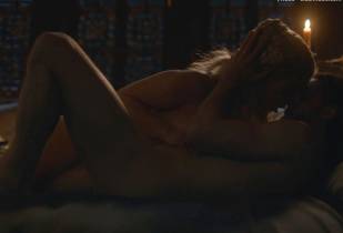 emilia clarke nude with kit harington on game of thrones 5986 12