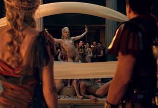extras bring extended orgy of nude women to spartacus 0435 9