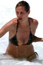heidi klum breast slips out of bikini in hawaii 0776 3