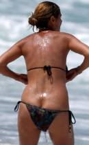 heidi klum breast slips out of bikini in hawaii 0776 9