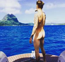 justin bieber nude on a boat to answer fan prayers 0957 1