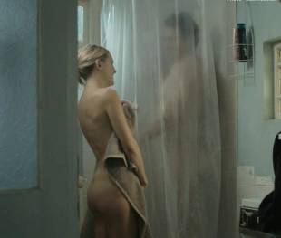 kate hudson nude for shower in good people 7131 17