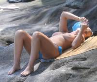 lara bingle topless for a tan on sydney beach 9586 14