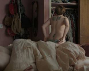 lena dunham topless for a quick change on girls 8038 10