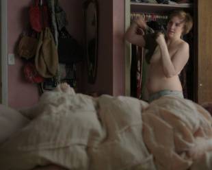 lena dunham topless for a quick change on girls 8038 14
