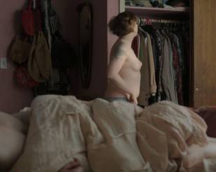 lena dunham topless for a quick change on girls 8038 9