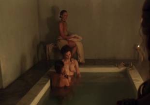lucy lawless naked to show her breasts on spartacus vengeance 7686 2
