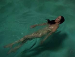 mary louise parker nude for a pool swim on weeds 8693 10