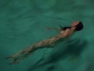 mary louise parker nude for a pool swim on weeds 8693 11