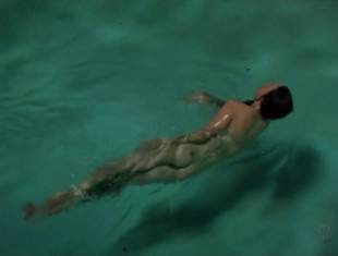 mary louise parker nude for a pool swim on weeds 8693 12