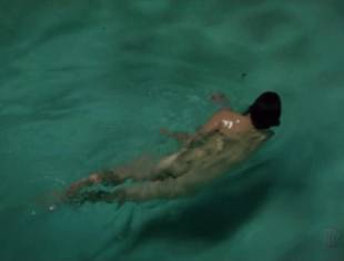 mary louise parker nude for a pool swim on weeds 8693 13