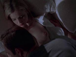 mena suvari topless for her first time in american beauty 6855 11