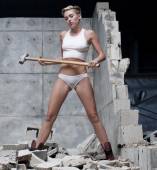 miley cyrus nude to bottom in wrecking ball music video 8357 11