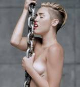 miley cyrus nude to bottom in wrecking ball music video 8357 5
