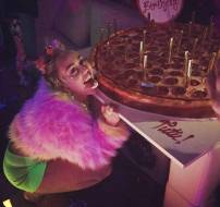 miley cyrus topless to celebrate her birthday at nightclub 1440 5
