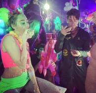 miley cyrus topless to celebrate her birthday at nightclub 1440 6