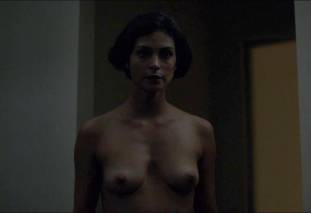 morena baccarin topless with hands down dude pants on homeland 6155 8