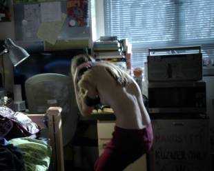 nichole bloom topless for a quick flash on shameless 5784 7