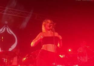 tove lo flashing breasts in sydney melbourne concerts 8479 22