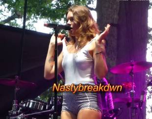 tove lo topless flash singing talking body 3743 1