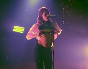 tove lo topless flash singing talking body 3743 10