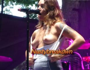 tove lo topless flash singing talking body 3743 4