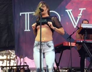 tove lo topless flash singing talking body 3743 6