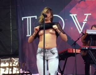 tove lo topless flash singing talking body 3743 9