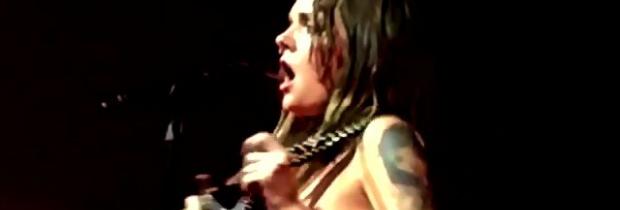 tove lo flashes breasts on stage in philadelphia 1049