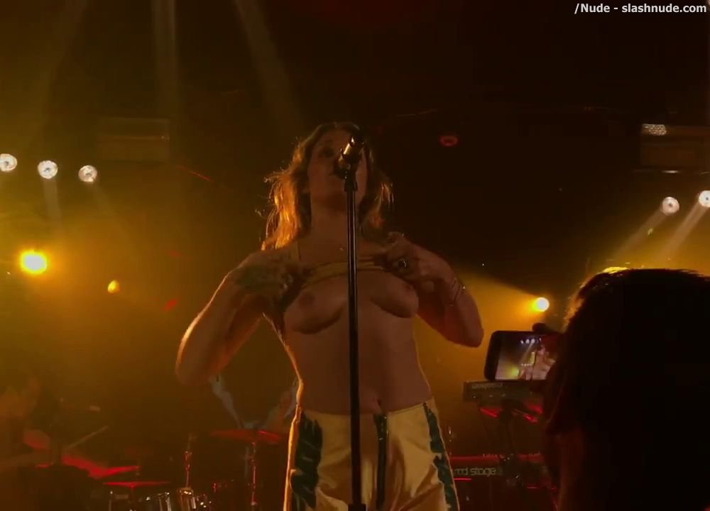 Tove Lo Flashing Breasts In Sydney Melbourne Concerts 13