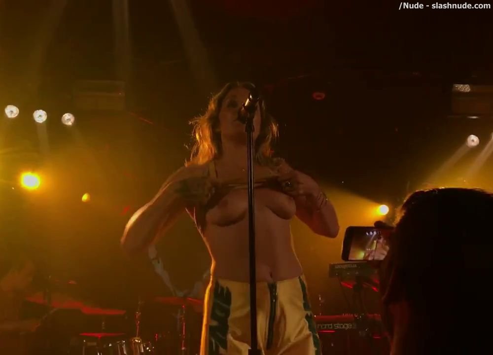 Tove Lo Flashing Breasts In Sydney Melbourne Concerts 14