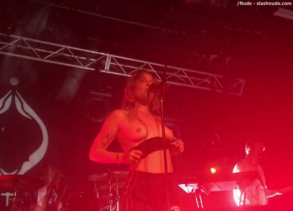Tove Lo Flashing Breasts In Sydney Melbourne Concerts 17