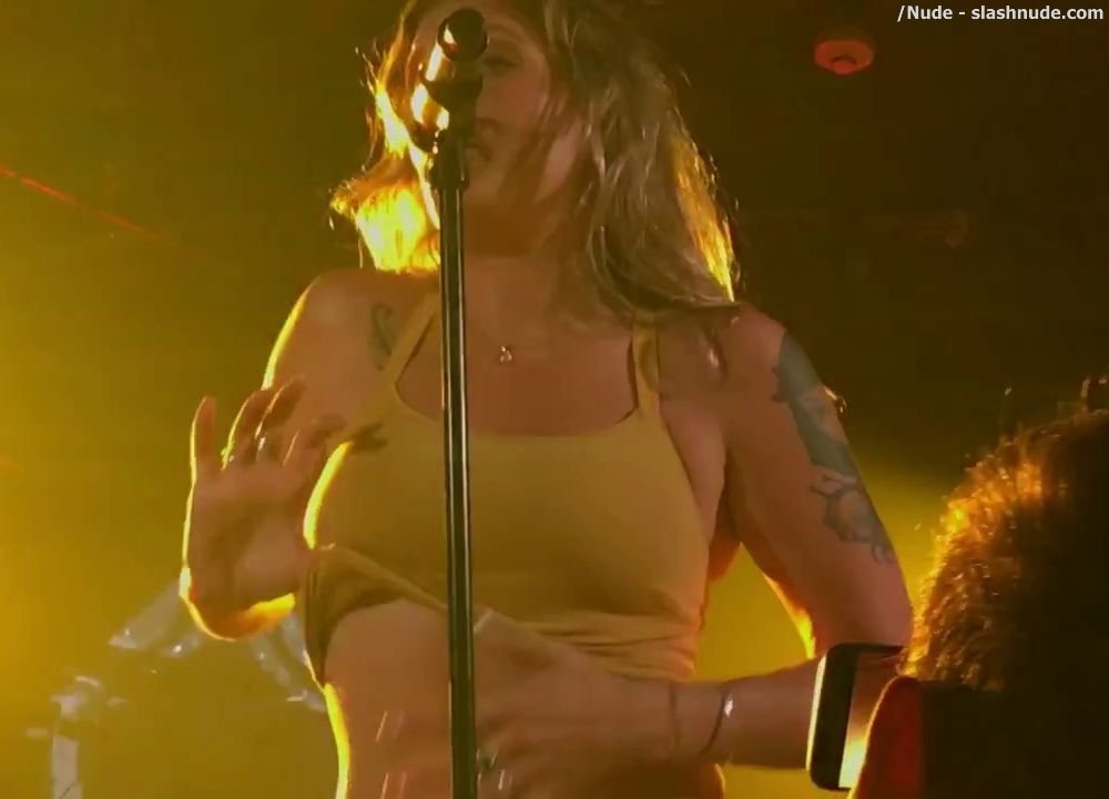 Tove Lo Flashing Breasts In Sydney Melbourne Concerts 2