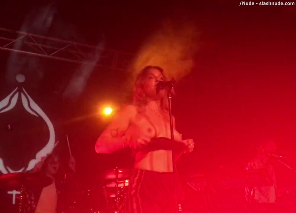 Tove Lo Flashing Breasts In Sydney Melbourne Concerts 20
