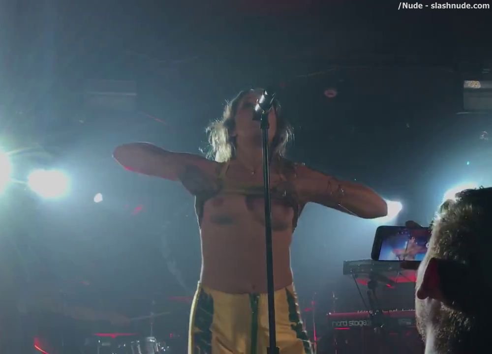 Tove Lo Flashing Breasts In Sydney Melbourne Concerts 5