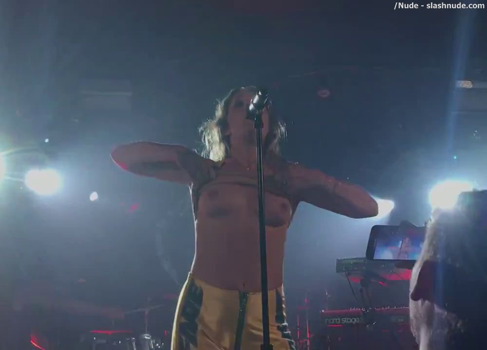 Tove Lo Flashing Breasts In Sydney Melbourne Concerts 6