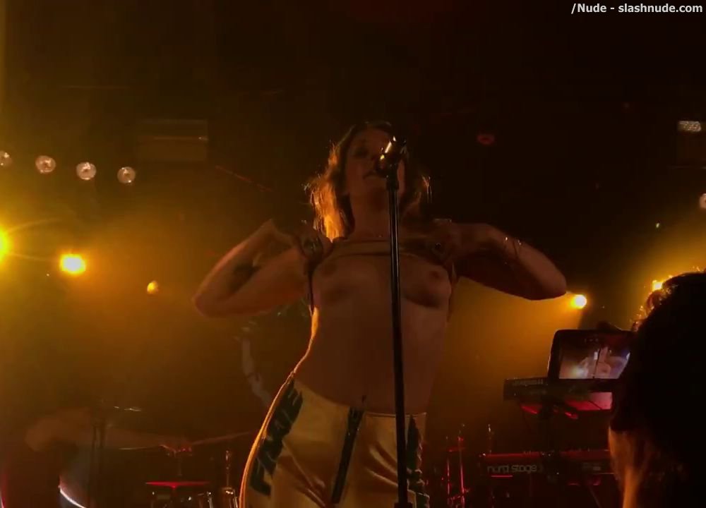 Tove Lo Flashing Breasts In Sydney Melbourne Concerts 8