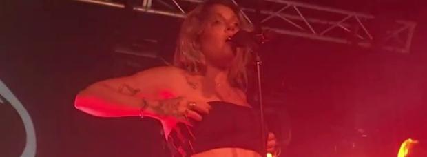 tove lo flashing breasts in sydney melbourne concerts 8479