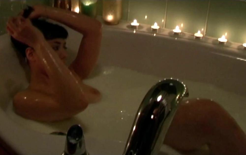 Vanessa Guide Nude In Bathtub For Music Video 12