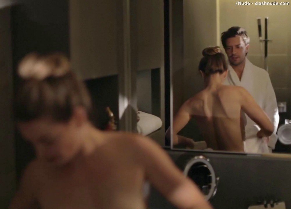 Laura Gordon Nude In Shower In Embedded 21