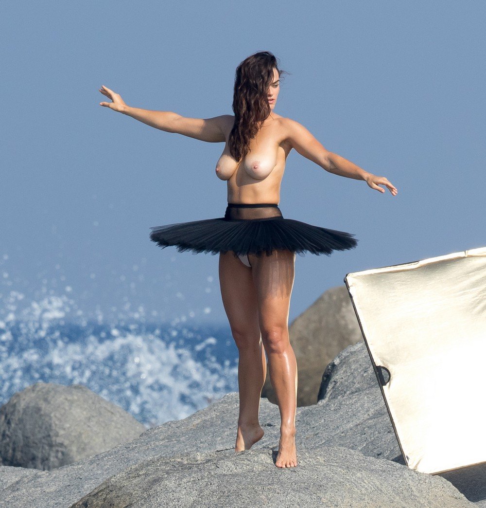 Myla Dalbesio Topless At Beach For Photoshoot 1