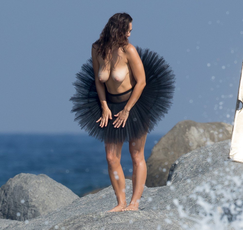 Myla Dalbesio Topless At Beach For Photoshoot 10