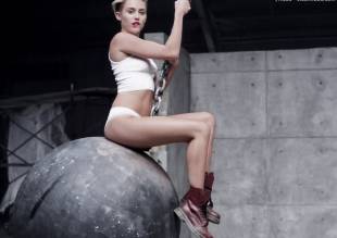miley cyrus nude in leaked uncensored wrecking ball video 2010 1