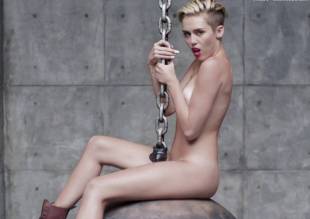 miley cyrus nude in leaked uncensored wrecking ball video 2010 15