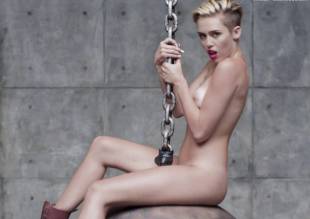 miley cyrus nude in leaked uncensored wrecking ball video 2010 16