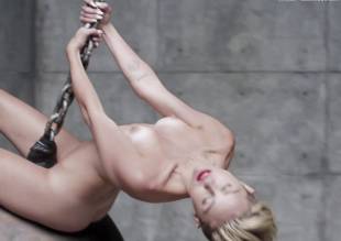 miley cyrus nude in leaked uncensored wrecking ball video 2010 23